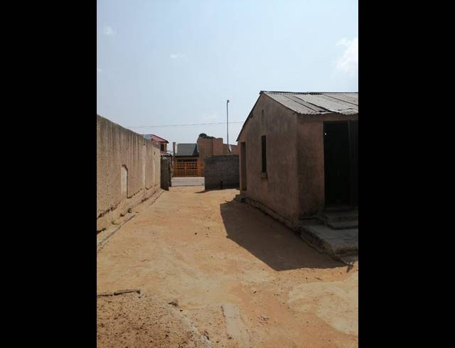 2 BEDROOM HOUSE FOR SALE IN ORLANDO EAST